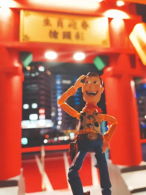 以「樂高玩偶」視角拍照打卡，就在信義區統一時代百貨！