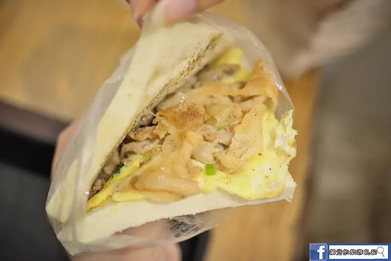 【台中食記】天味咖啡道早餐/台中人氣早餐店/雪花肉蛋土司/肉蛋土司/泡菜雪花肉蛋餅