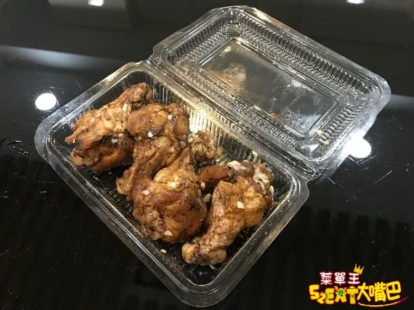 【上和園滷味菜單價位大公開】雞爪凍及各式好吃的滷味一吃就停不下來～台中市必吃美食小吃餐廳推薦！招牌菜雞爪凍、毛豆、二節翅。