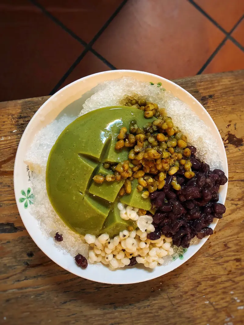 懷舊小棧豆腐冰：每日現煮,不添加香料/色素/化學香精,純正杏仁香醇不刺激  激推!!!              