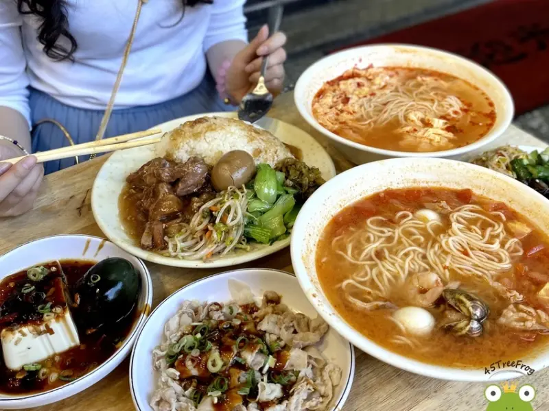 【美食週報EP30】台中美食．老向的店｜超人氣排隊麵食店，平價又份量多｜北平路美食推薦