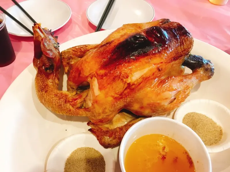 《台中❤️北屯》東山棧甕缸雞🍗台中不可不吃的美味老店，整隻雞上桌越吃越涮嘴