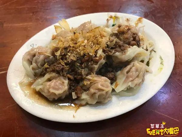 【老麵店菜單價位大公開】飄香50年的傳統古早好味道～台中必吃美食小吃餐廳推薦！招牌菜意麵、米糕、當歸鴨麵線。