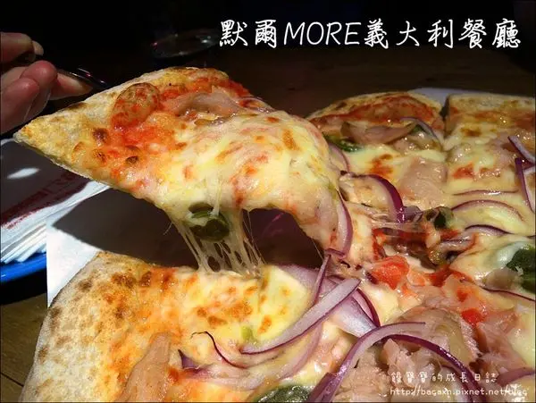 【台中│北屯】默爾MORE義大利餐廳。燈光美氣氛佳，手工窯烤披薩非常美味～