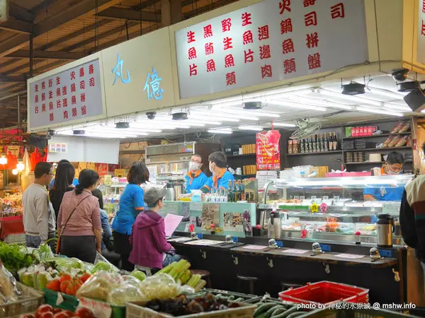 【食記】台中丸億生魚片.握壽司@北屯新一點利黃昏市場 : 立食再進化,食材新鮮,有所堅持的傳統市場美味!        
      