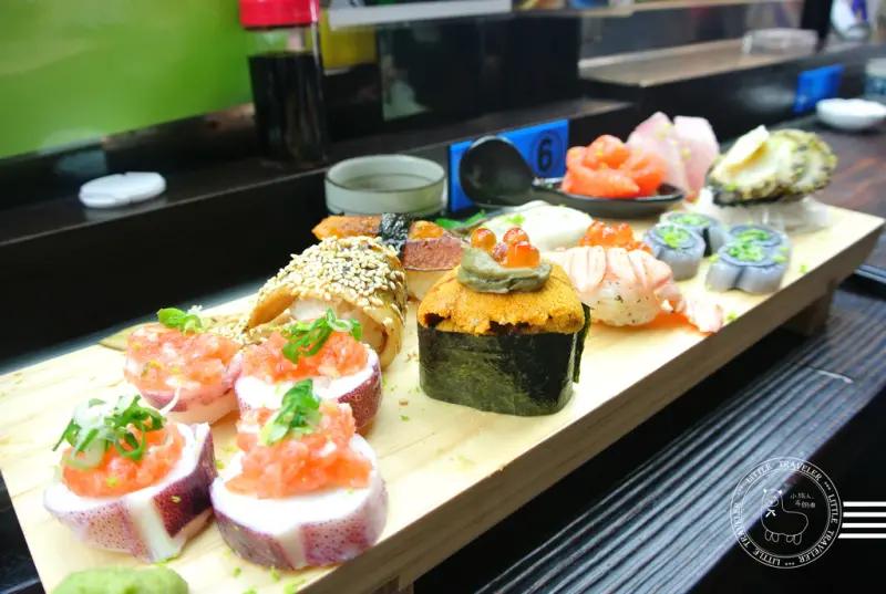 台中 北屯區。新一點利黃昏市場 丸億阿豪生魚片-隱藏版蟹膏海膽軍艦現身囉!!!