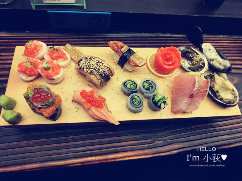 丸億生魚片壽司。台中新一點利黃昏市場內平價頂級生魚片握壽司，700盛合一次吃到10種頂級海鮮拼盤!