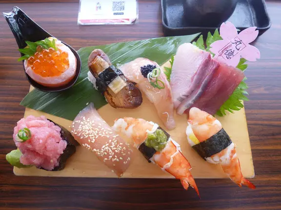  【台中北屯區 】今年父親節帶爸爸來探訪菜市場的隱藏版日式料理吧！－丸億生魚片