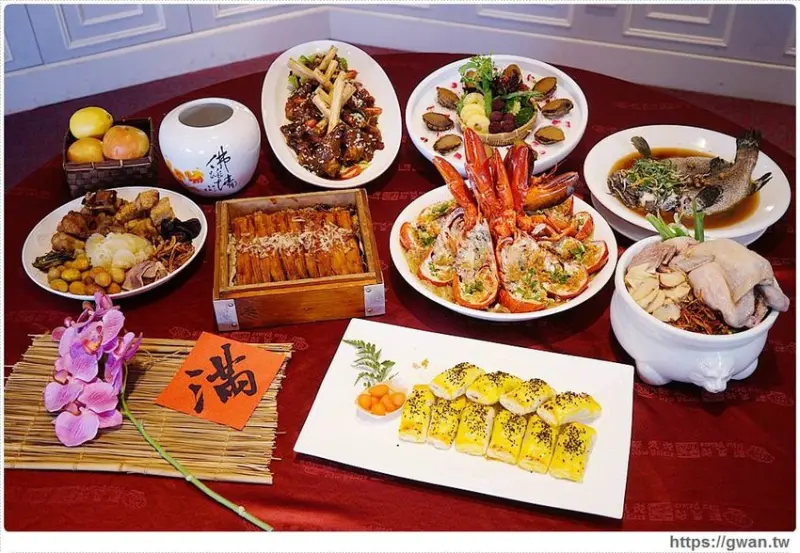 台中老牌餐廳年菜開賣囉，龍蝦、星鰻直接搬上桌，預訂還送多功能野餐墊！