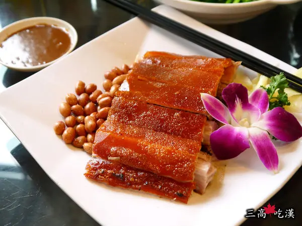 [溫泉鄉食記] 台中大坑－龍莊烤乳豬 (乳豬不錯，但烤雞更加優秀~)