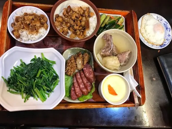 食記｜台中｜財神爺滷肉飯 ｜小吃 ｜ 24小時 ｜宵夜 。台中人都知道