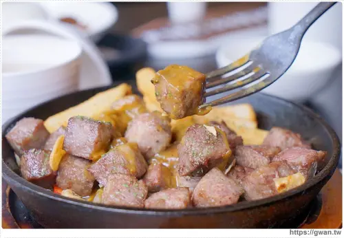 Mr.38 咖哩界傳奇人物 - 暖呼呼陶鍋新上市，白飯附湯吃到飽