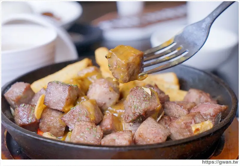 Mr.38 咖哩界傳奇人物 - 暖呼呼陶鍋新上市，白飯附湯吃到飽