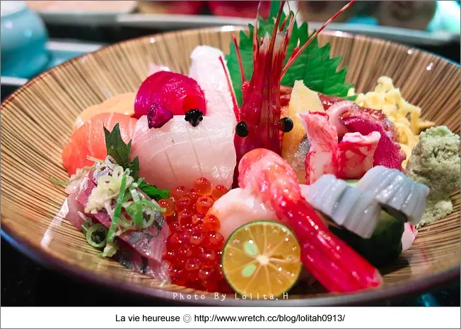 《台中♥食記》元手壽司。超豐盛散壽司，料多好滿足