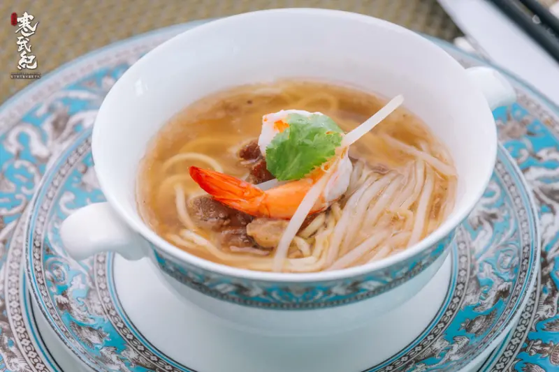 【中肯‧食記】頂鮮 台北101店‧捷運台北101站｜86樓頂級高空景觀宴會餐廳．午間套餐1380元起．送台北101觀景台券！