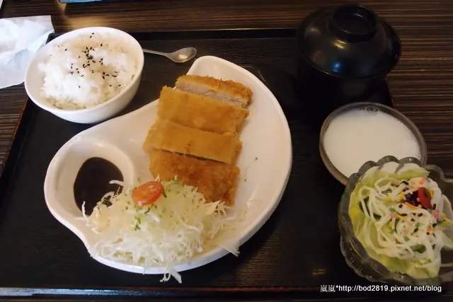 【台中西屯】千衛和風食堂（中科店）－豬排表現普通，服務態度也還好