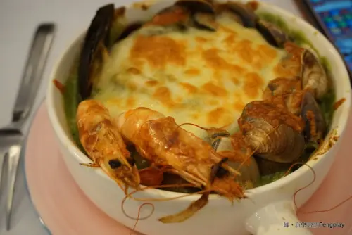 台中｜White Door 懷特．朵兒~料多味美的平價義大利焗烤麵