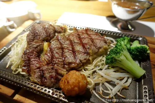 ➤[逢甲美食]赤鬼炙燒牛排+明倫蛋餅-就是愛台灣味!