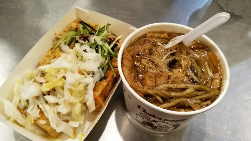 逢甲美食_一心素食臭豆腐│逢甲必排隊美食！販售兩種餐點，生意好到嚇嚇叫！ - 愛伊特candy的分享樂園