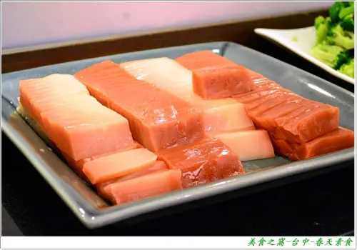 食材新鮮但精緻度不足，價位也偏高了些...台中-春天素食(吃到飽)