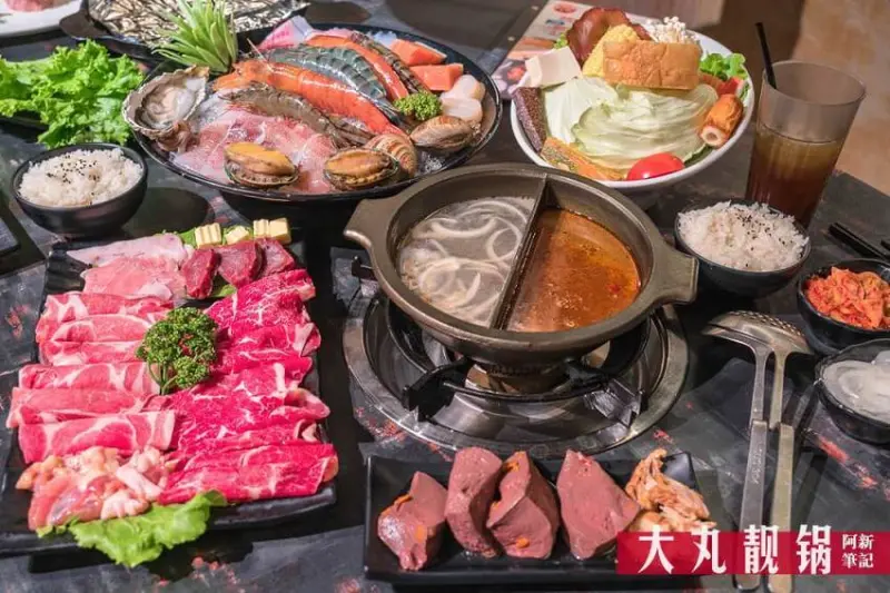 阿新筆記|逢甲大丸靚鍋|台中高評價火烤兩吃，頂級雙人套餐CP值超好，肉量、海鮮都很狂～