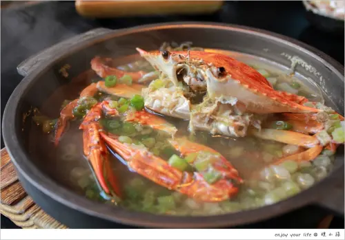 [台中] 秋天吃烤秋蟹！「紅巢燒肉」半隔間和專屬的桌邊服務，讓燒肉食材的美味表現的可圈可點！