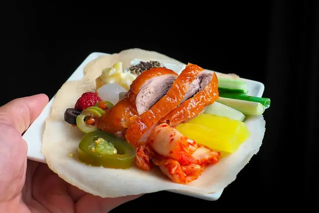 台中美食~印月創意東方宴 適合闔家餐聚的藝鴨三吃 把世界各地的特色與烤鴨來個大融爐 新推出的多道特色小吃讓人感覺更實吃