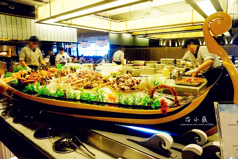 饗食天堂(台中大遠百店)。台中全自助吃到飽票選第2名，全台分店最多，中價位吃到飽buffet，多樣化菜色，每月固定換菜，想吃什麼這裡都有!