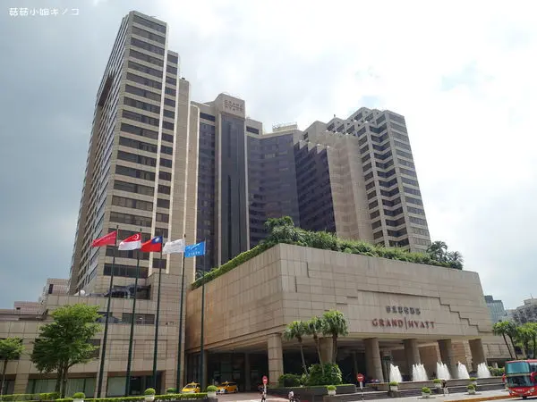 淡水信義線-101/世貿站-勇闖傳說中台北很厲害的吃到飽!!~君悅酒店凱菲屋~