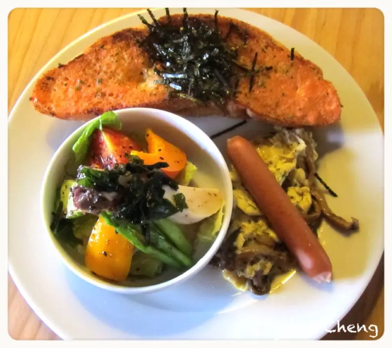 【台中好食推薦】目覺咖啡三店 哎呀！大城市小綠洲 麵包太好吃推薦！