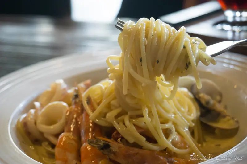 【台中】金色三麥(台中市政店)。不但中午就營業，還推出CP值超高的商業午餐