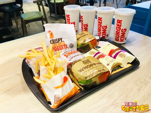 台中文心秀泰美食》漢堡王菜單價位大公開！火烤就是美味！道地美式漢堡難怪總是大排長龍～台中南屯必吃美食小吃餐廳推薦。