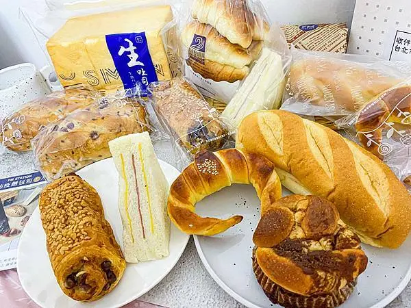 (牙米吃宅配)馥漫麵包花園 宅配防疫麵包箱 台北板橋台中麵包推薦 五款不同組合宅配到你家輕鬆搞定一週的早餐與下午茶 多款麵包新鮮好吃!