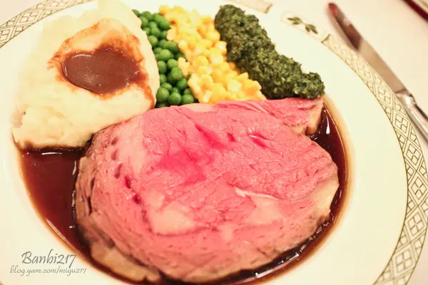 Lawrys勞瑞斯餐廳:充滿肉汁的加州薄切牛肋排與彈牙龍蝦(信義區,市政府站美食)