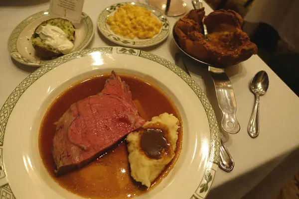 Lawrys 勞瑞斯牛肋排餐廳‧經典傳奇不敗的Prime Rib~冰旋沙拉和貼心服務正是慶祝重大節日的首選啊!!!