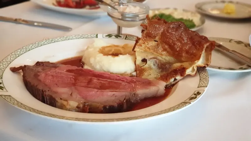 勞瑞斯獨特牛肋排，海鮮盤龍蝦超美味