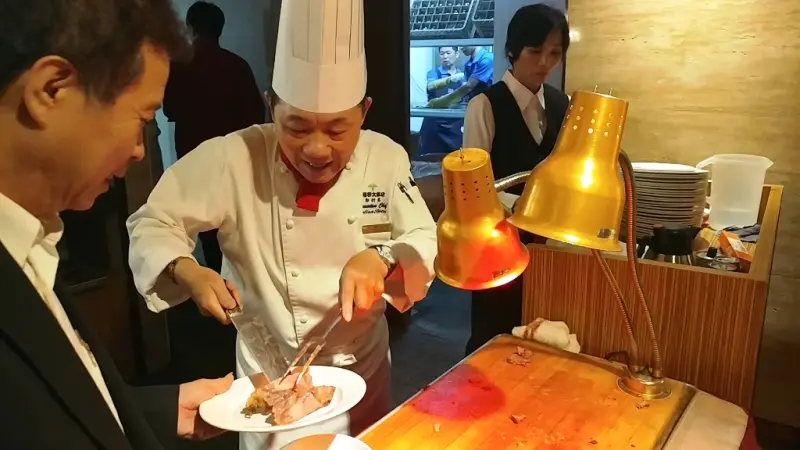 800有找【福容大飯店台北一館】沒有波士頓龍蝦 生蠔 吃到飽的田園咖啡廳Buffet