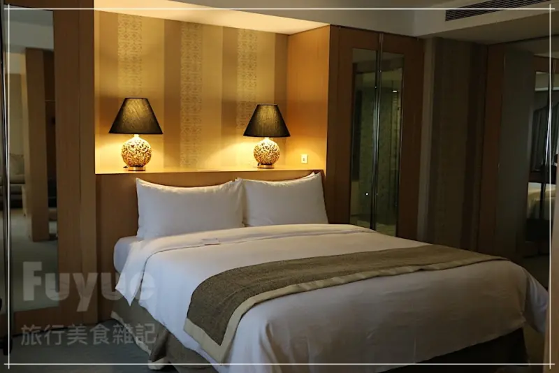 |新北‧旅店| 22坪行政套房大空間/二訪《新莊 翰品酒店Chateau de Chine》一房一廳開放式空間寬敞開闊