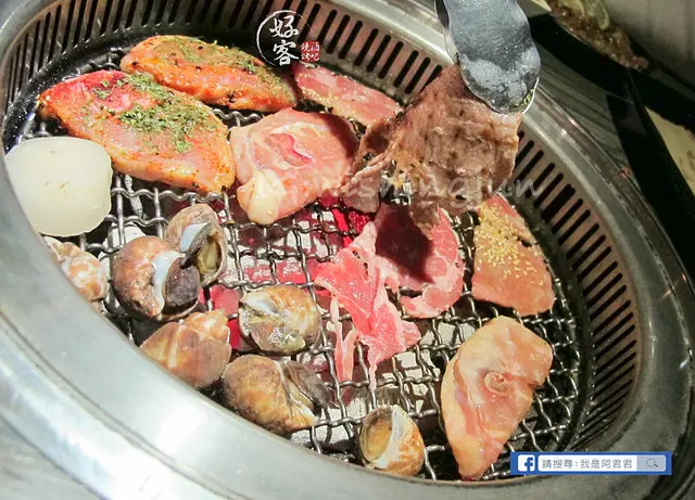 [忠孝復興]好客酒吧燒烤。大啖帝王蟹腳+安格斯黑牛+澎湖鮮蚵＋戰斧牛排＋調酒喝到飽!!東區燒烤酒吧。情侶約會x小酌聚餐