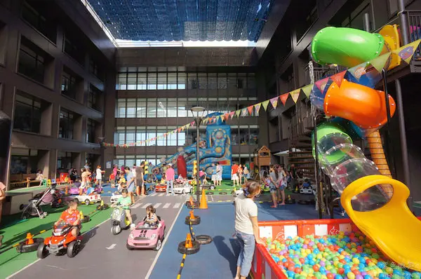 蘭城晶英酒店▋芬朵奇堡是小孩的快樂天堂，新月豪華影城無限次看院線片，窩窩樂WOW WOW LAND兒童俱樂部，每房專屬跑車，整座飯店都是遊樂園 !!