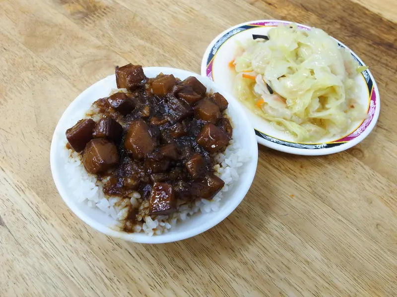 GRD3日誌---20062013 台南滷三塊：美味銷魂的魯肉飯