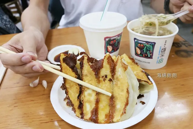 北投美食/石牌排隊小吃『阿財鍋貼水餃專賣店』韭菜鍋貼、水餃、菜單價位、冷凍水餃(捷運石牌站)