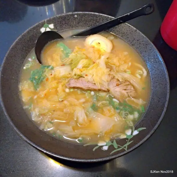 (北投人氣拉麵排隊店)「滿客屋拉麵」--- 辣得過癮香Q美味的「泡菜叉燒拉麵」與精緻小菜!