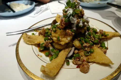 (胖樺食記)晶湯匙泰式主題餐廳·SOGO復興店，推超厚金錢蝦餅及椒鹽松阪豬/京站/東區/泰式料理/捷運忠孝復興