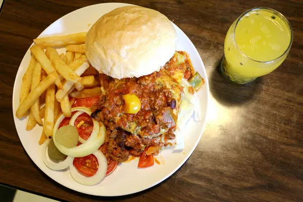 【羽諾食記】J&J CAFE●象山捷運美食推薦●音樂餐廳●早午餐 排餐 漢堡 義大利麵用心堅持的美味餐點              