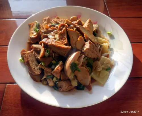 (捷運板南線南港站周邊美食)「北大荒水餃店」--- 美味滷菜盤 + 酢醬麵 + 豬肝湯