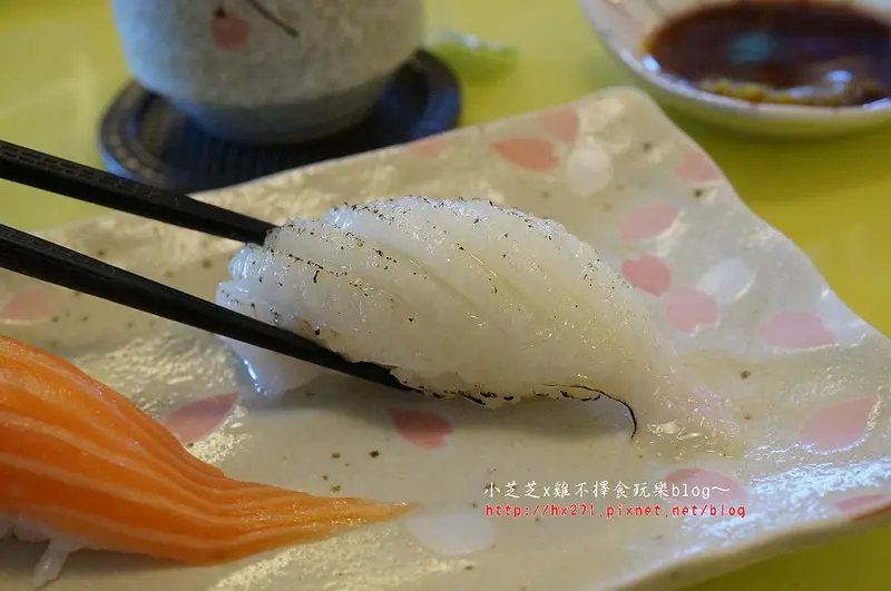 【台北美食】南港展覽館‧南港科學園區~高樂餐飲-鐵板料理與小高玉迴轉壽司~新鮮就在水族箱內~