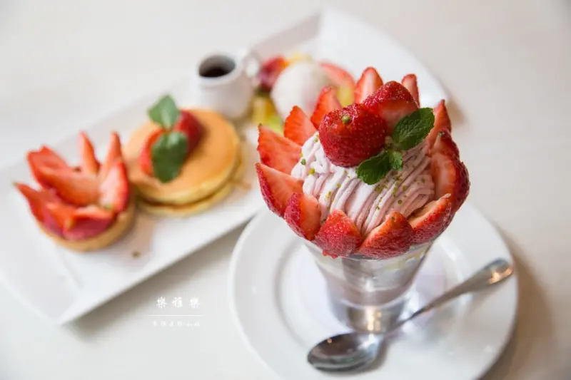 義料食記｜樂雅樂Royal Host(南港園區店)｜季節限定草莓系列~邪惡草莓蒙布朗聖代必點｜捷運南港展覽館站美食 - 麥仔の生活日記