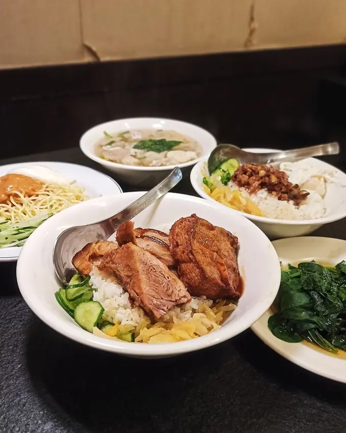 【台北萬華】西門麵店 ，油嫩豬腳，在地60年老店，西門町宵夜早餐，24小時營業，夜貓族、早起都吃得到，菜單