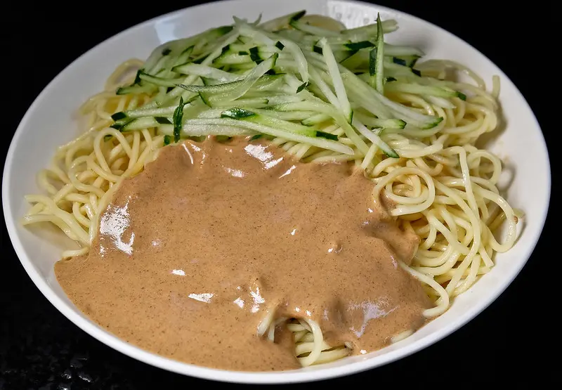 好吃涼麵配上超棒辣椒, 辣的夠味, 西門町60年老店 西門麵店, 好吃又划算的選擇